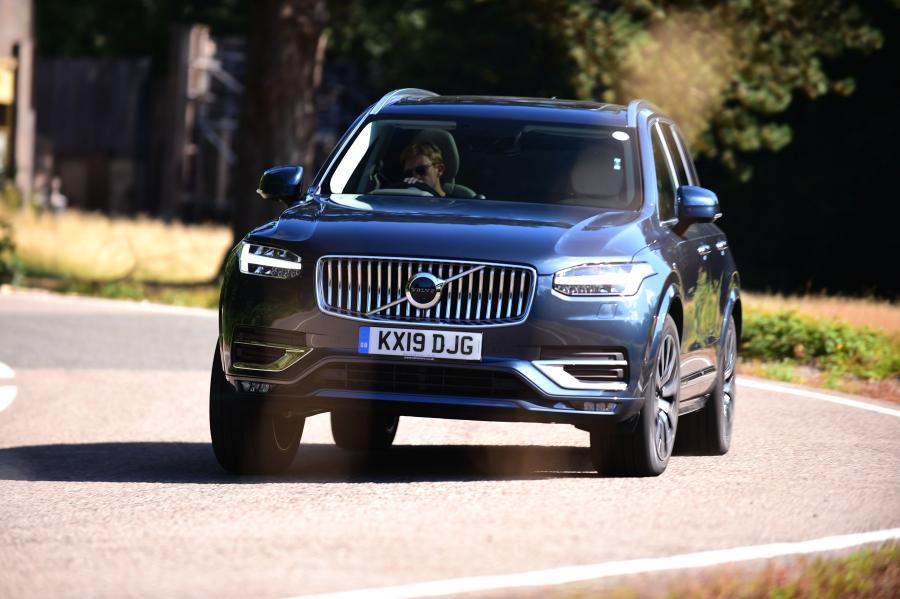  Volvo XC90 B5 Inscription 2019 года  (UK) (фото 4 из 40)